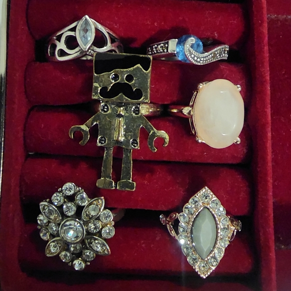 Assorted Lovisa rings, bracelets and necklaces - Picture 6 of 16